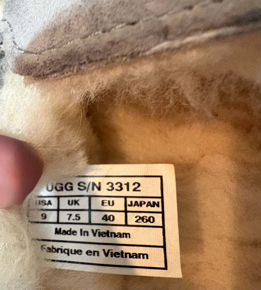 UGG Ansley Moccasin Slipper S/N 3312 Gray Suede Size 9 - Picture 3 of 9